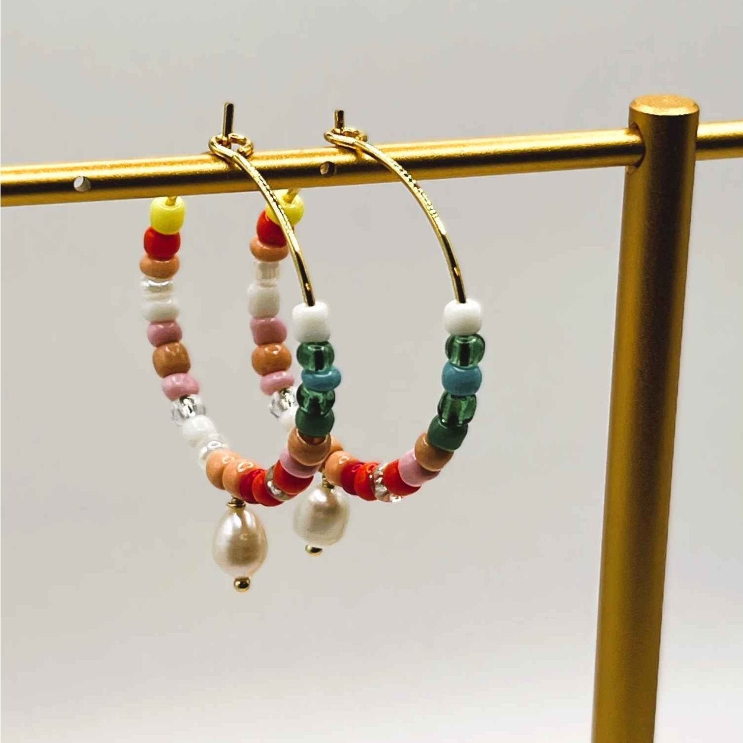 Billie Lou Hoops med farvede glasperler, Pastel