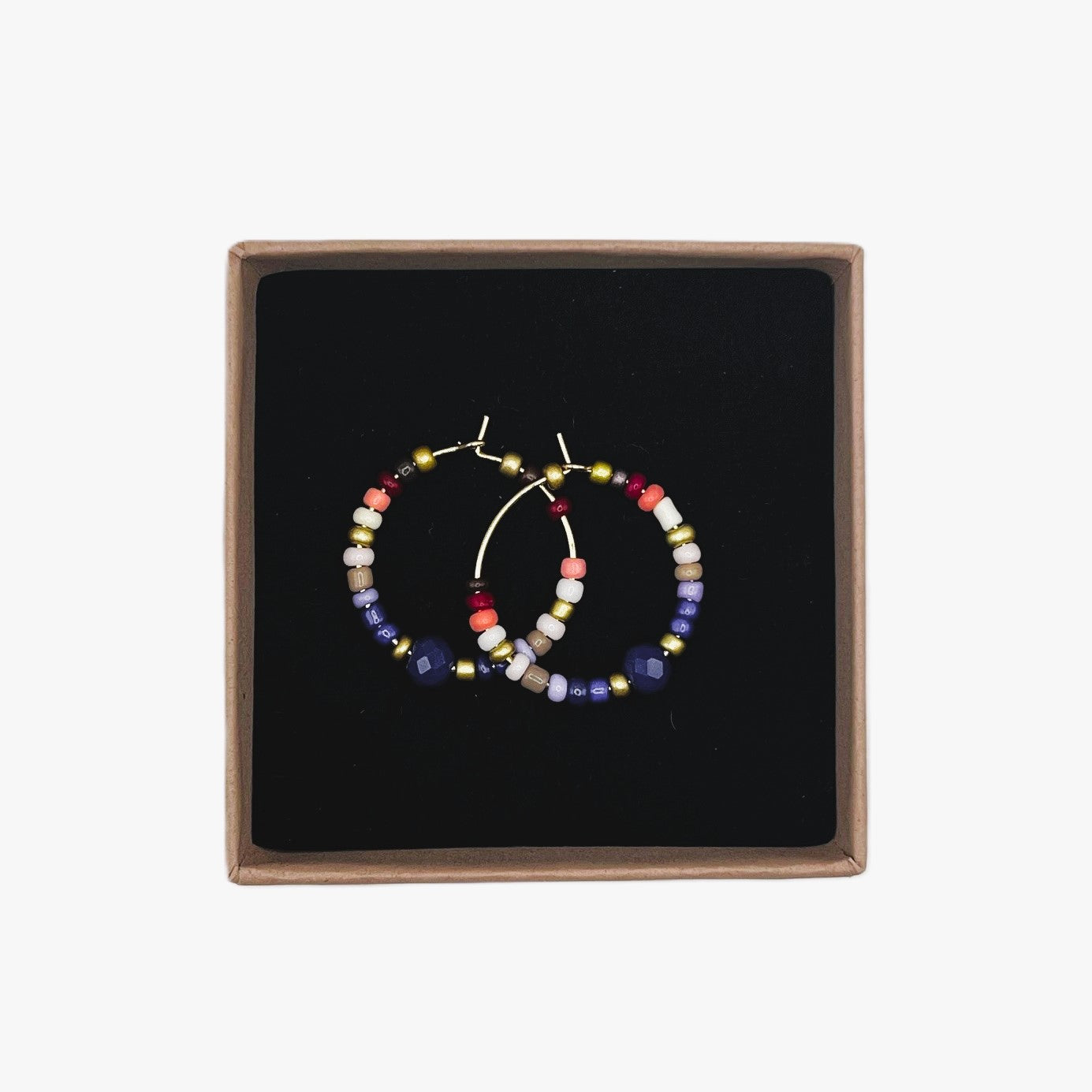 Billie Lou Hoops med farvede glasperler, Purple