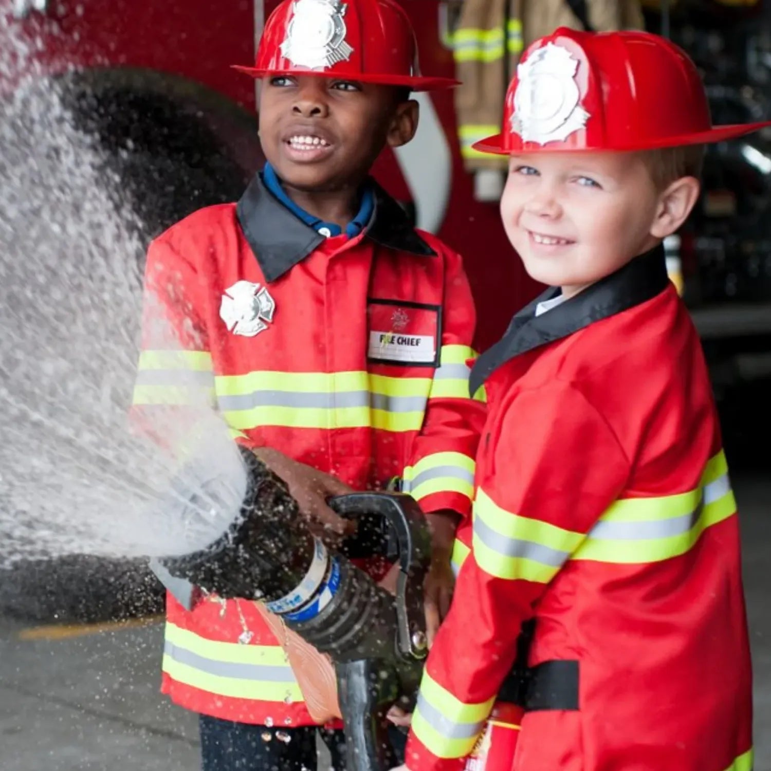 Great Pretenders Brandmandskostume med tilbehør, 5-6 år