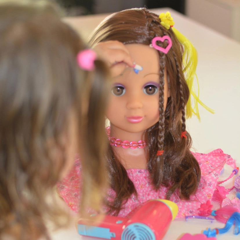 Sminkehoved med brunt hår