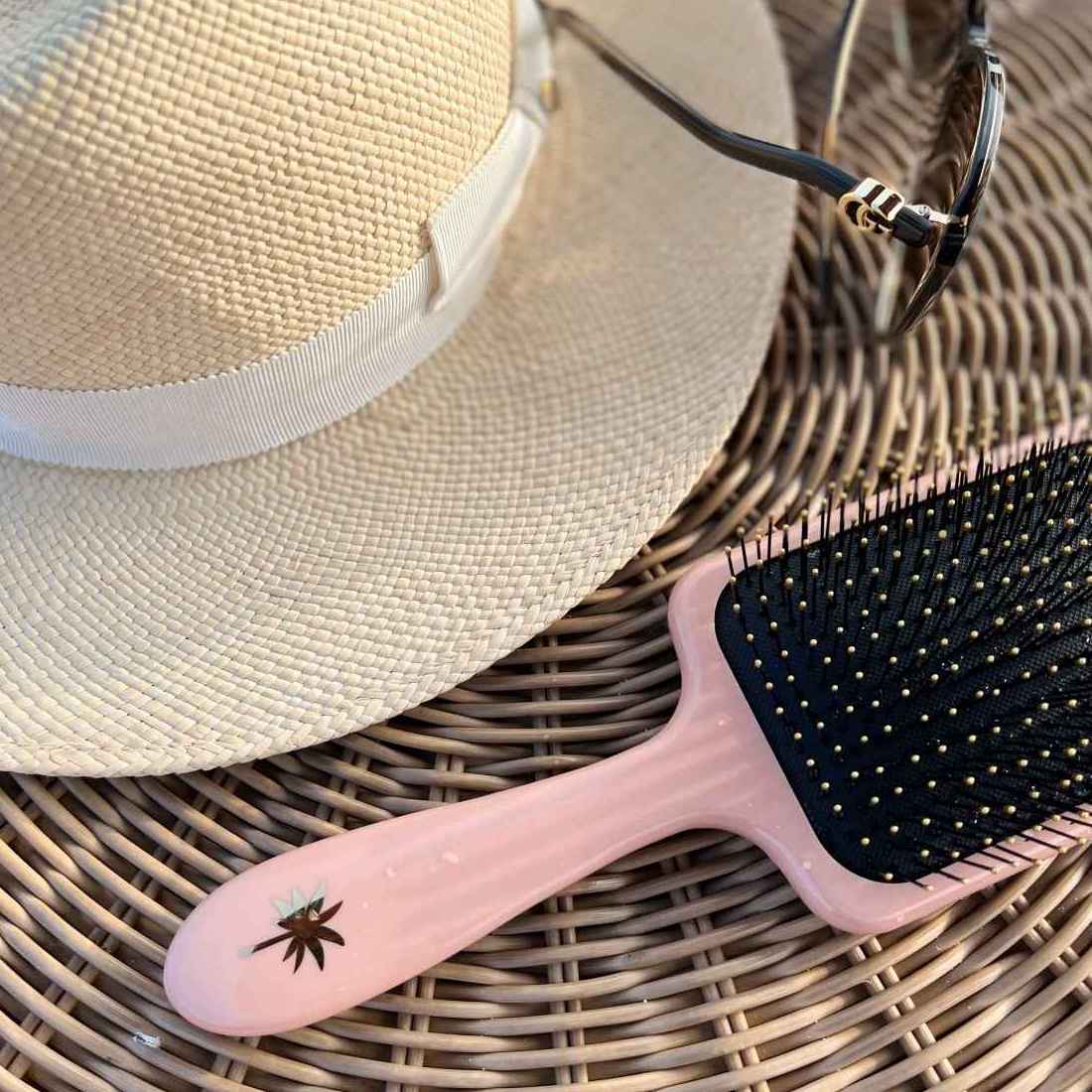 Fan Palm Wet Paddle Brush large, Bloom