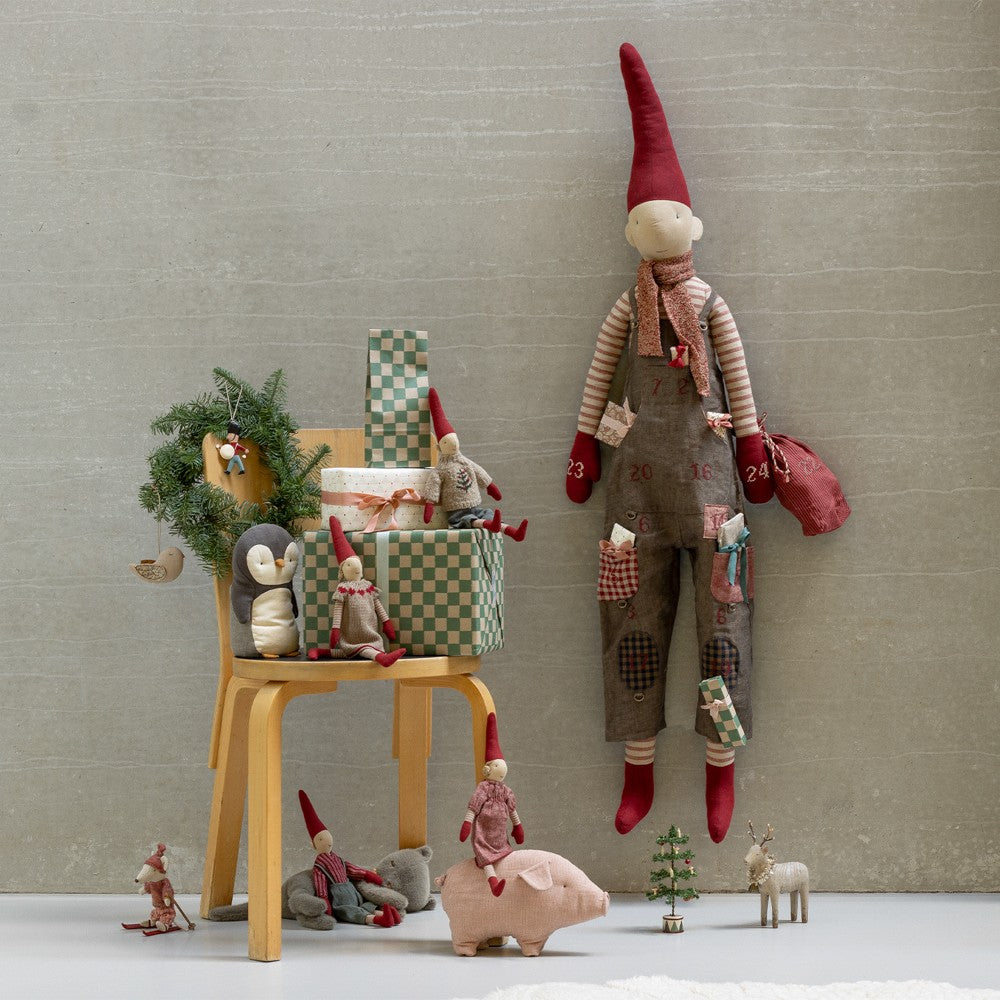 Maileg Nisse str. 2, Dreng rød skjorte