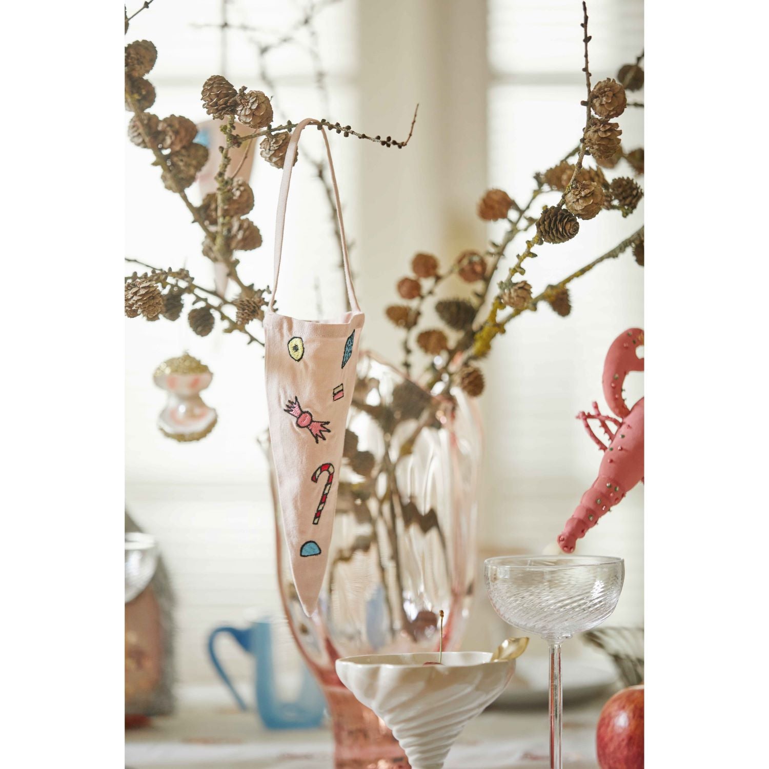 Blåmst Ophæng kræmmerhus i stof med broderi