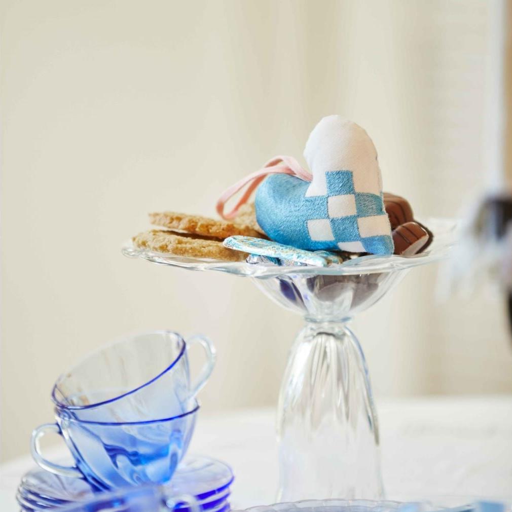 Blåmst Ophæng julehjerte i stof med broderi, Blå/hvid