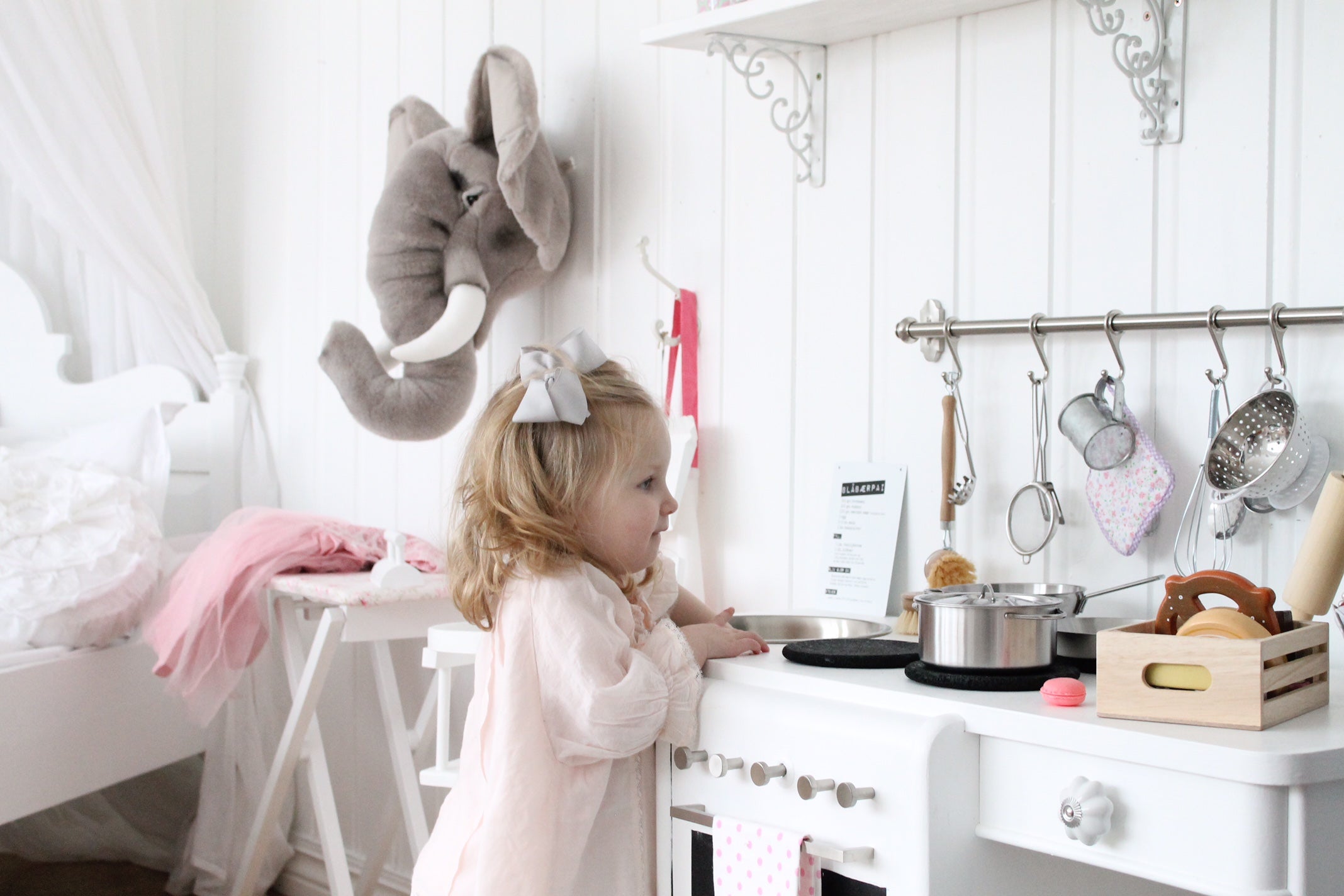 Brigbys Dyretrofæhoved, Elefant