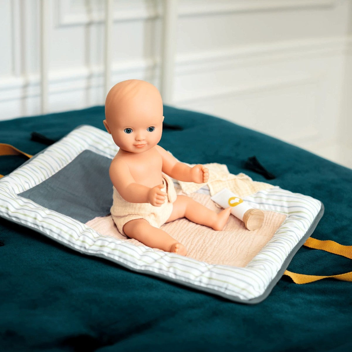 Djeco Pomea Bade-babydukke 32 cm, Olive